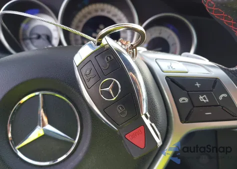 2013 Mercedes-Benz C 300 Sport 4Matic z USA, uszkodzony, nr VIN WDDGF8AB5DA836565